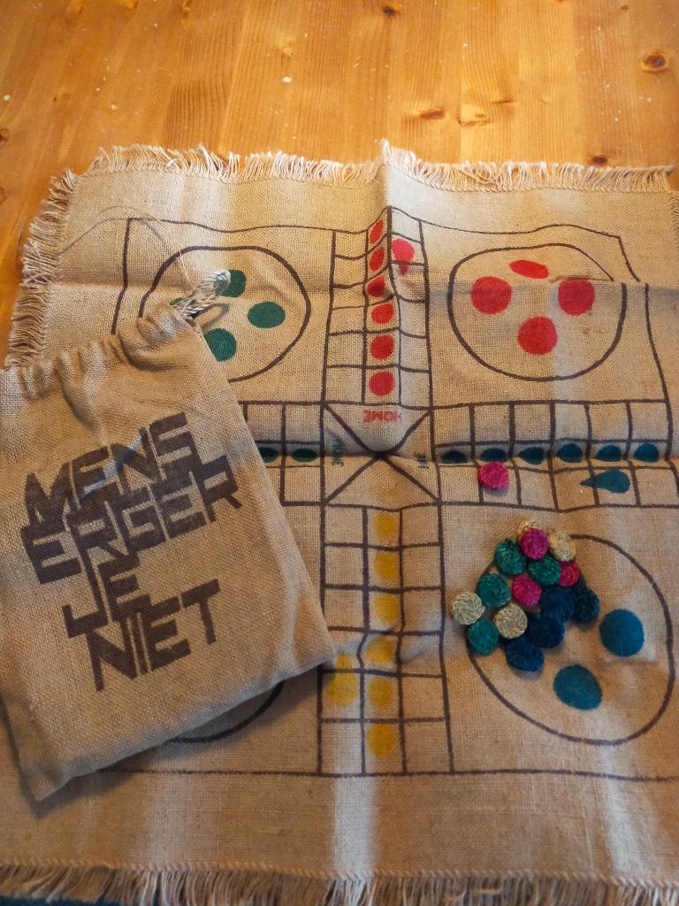 Spel Mens Erger je niet, Ophalen