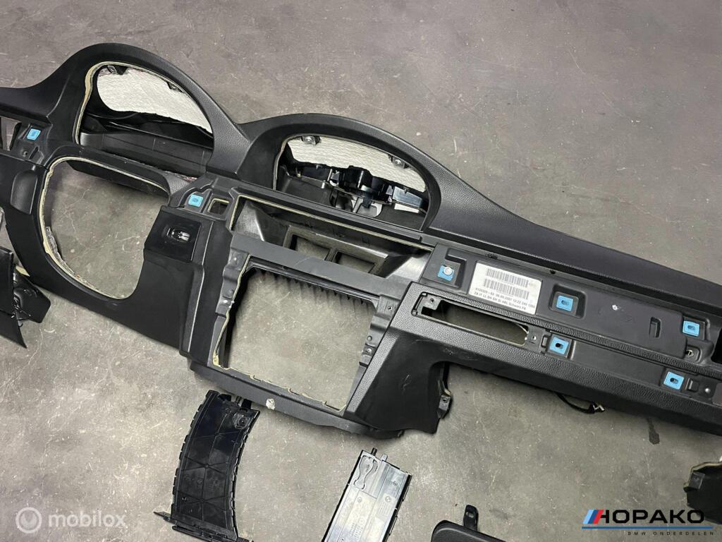 Dashboard + bekerhouders BMW 3 serie E90 E91 E92 E93 | zwart, Auto-onderdelen, Dashboard en Schakelaars, Gebruikt, Einsteinlaan 5 rijswijk