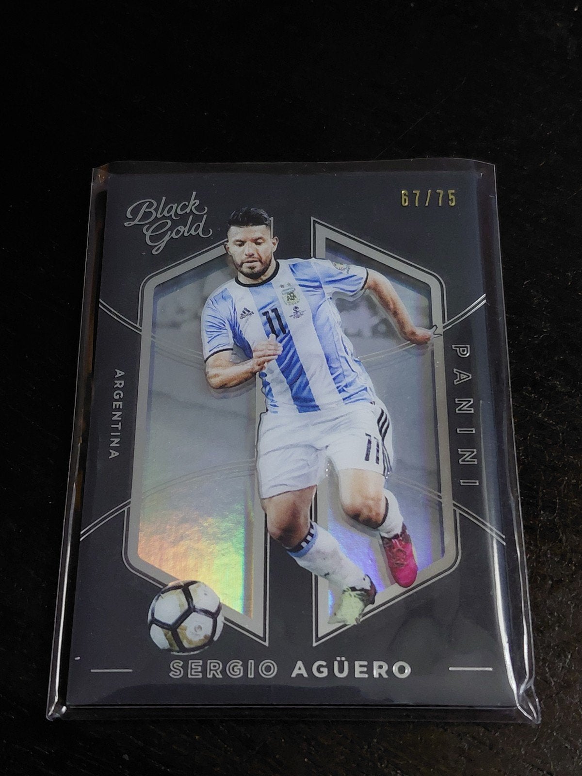 Sergio Agüero Panini Black Gold Voetbalkaart 67/75, Ophalen of Verzenden, Zo goed als nieuw, Buitenlandse clubs, Spelerskaart