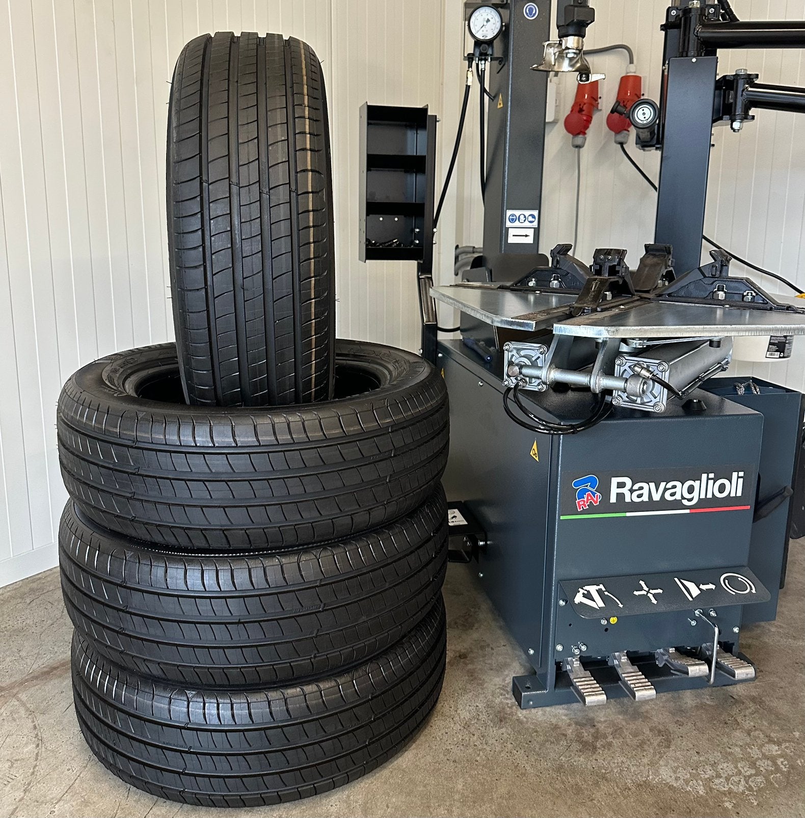 4 Stuks Michelin 195 55 16 Zomerbanden Inclusief Montage, Auto-onderdelen, Banden en Velgen, 16 inch, Banden en Velgen, Nieuw