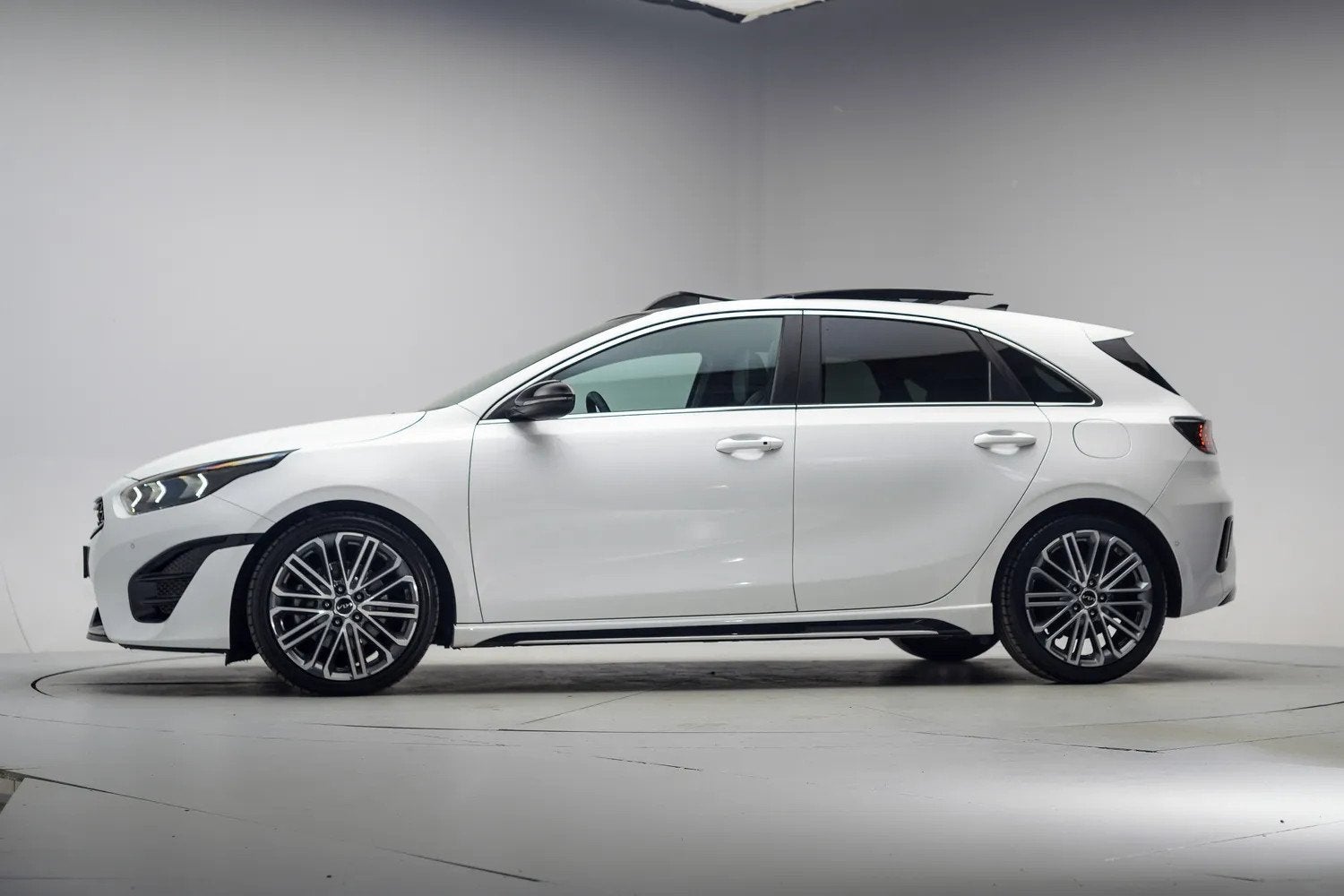 Kia Ceed 1.5 T-GDI GT-PlusLine Aut. [ Panoramadak JBL Adapt., Auto's, Kia, Automaat, Gebruikt, 4 cilinders, Wit