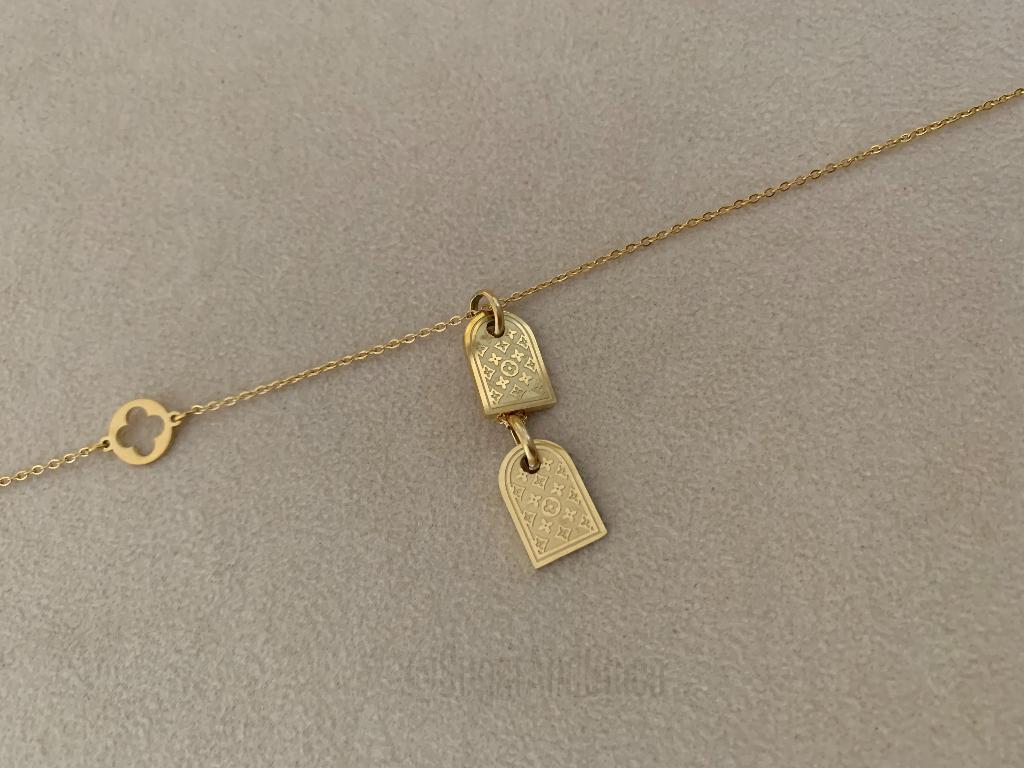 Gouden ketting met monogram klaver tag hangers waterproof, Overige materialen, Verstelbaar, Nieuw, Ophalen of Verzenden