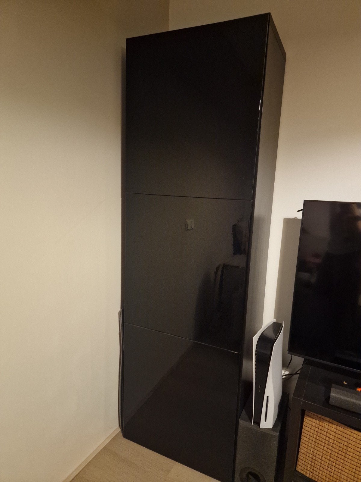IKEA BESTA kledingkast, hoogglans zwart (Selsviken), 60401, Huis en Inrichting, Ophalen, Zo goed als nieuw