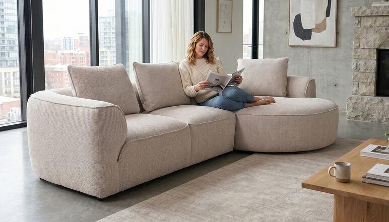 Moderne Hoekbank met Chaise Longue - Crème Stof NIEUW, Huis en Inrichting, Banken | Bankstellen, 250 tot 300 cm, 100 tot 125 cm