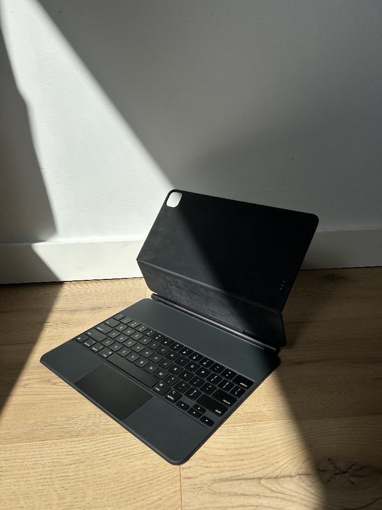Apple Magic Keyboard, Ophalen of Verzenden, Draadloos, Apple, Opvouwbaar