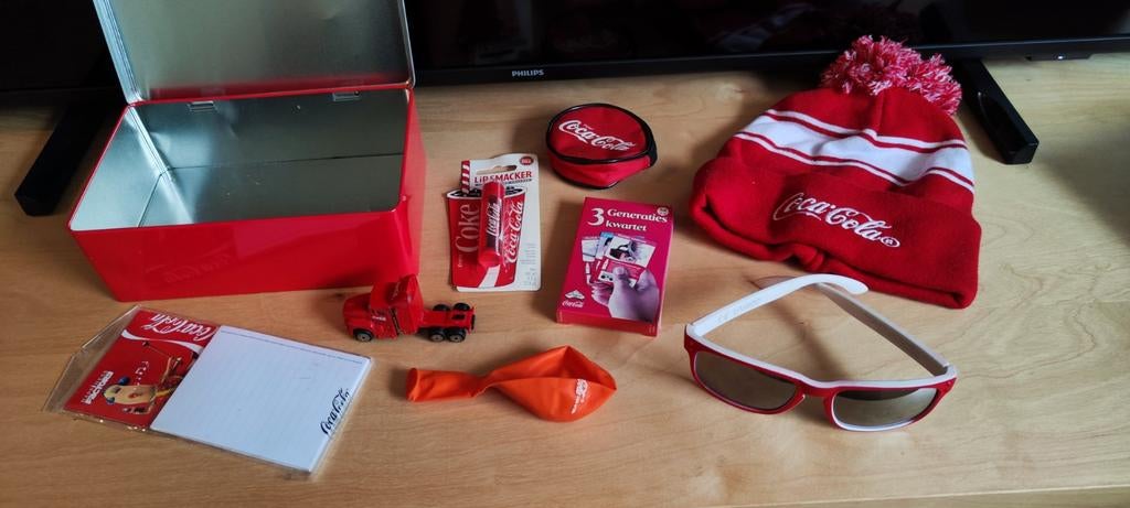 Coca-Cola verzamelpakket: blik, muts, zonnebril en meer, Ophalen of Verzenden, Gebruiksvoorwerp