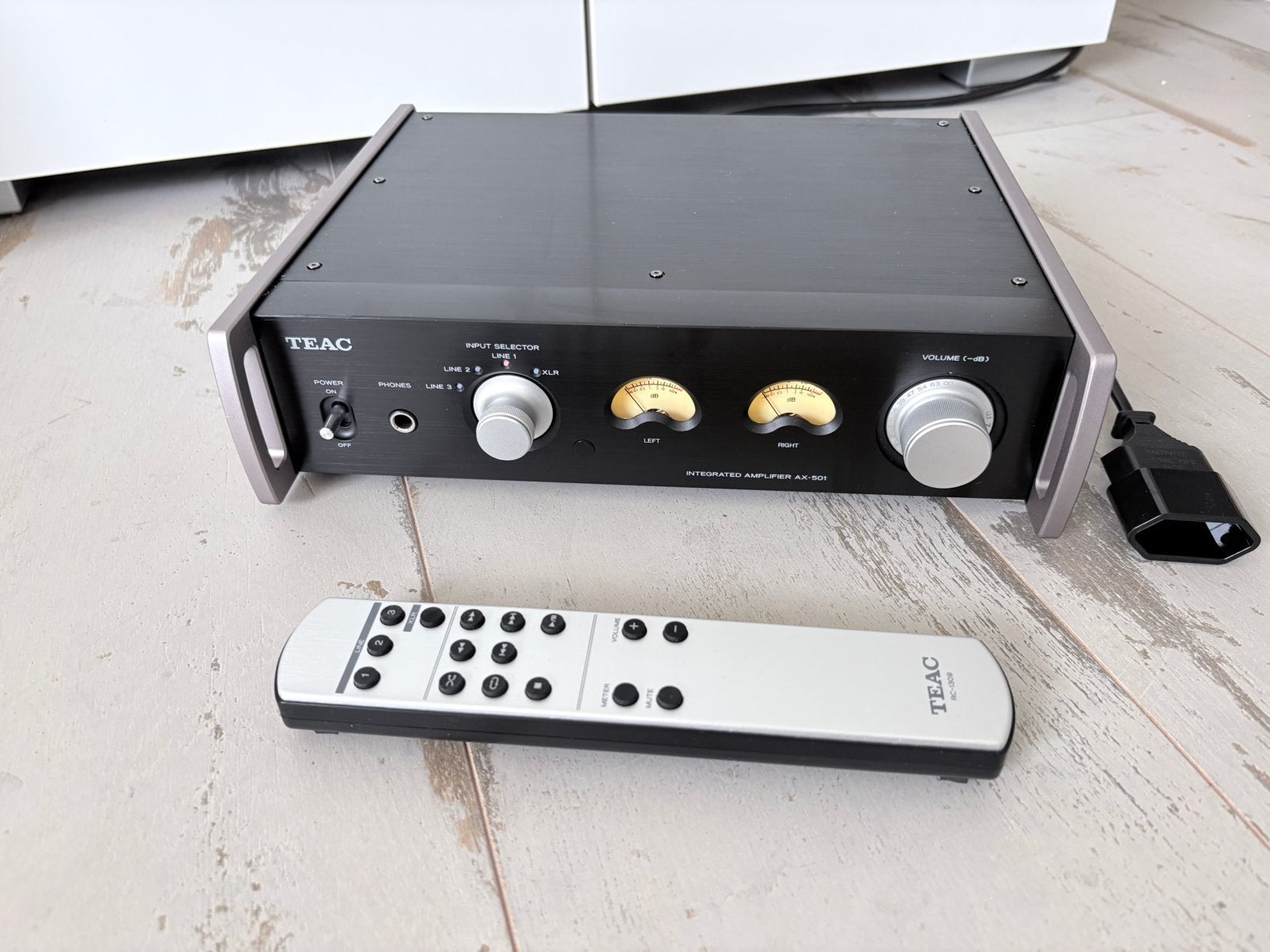 TEAC amp AX-501
