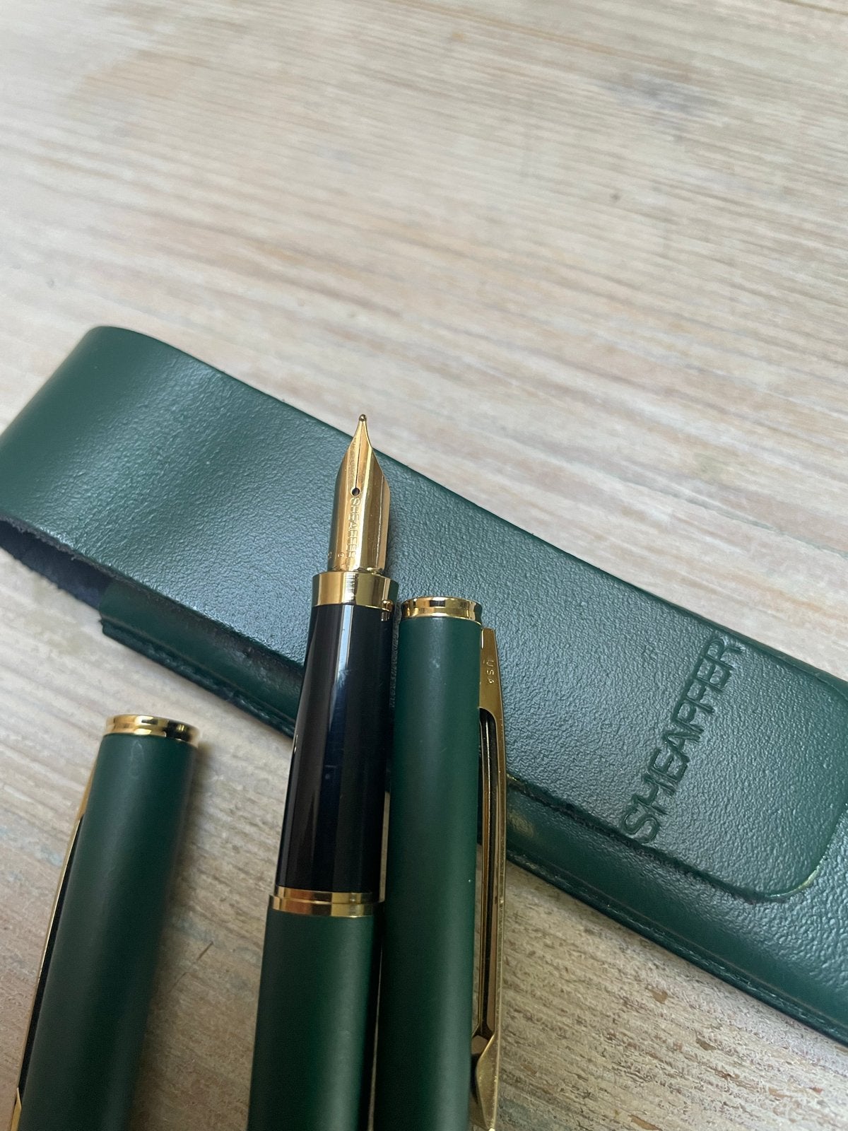 Sheaffer pennenset met leren foedraal , nieuwstaat !, Ophalen of Verzenden, Zo goed als nieuw