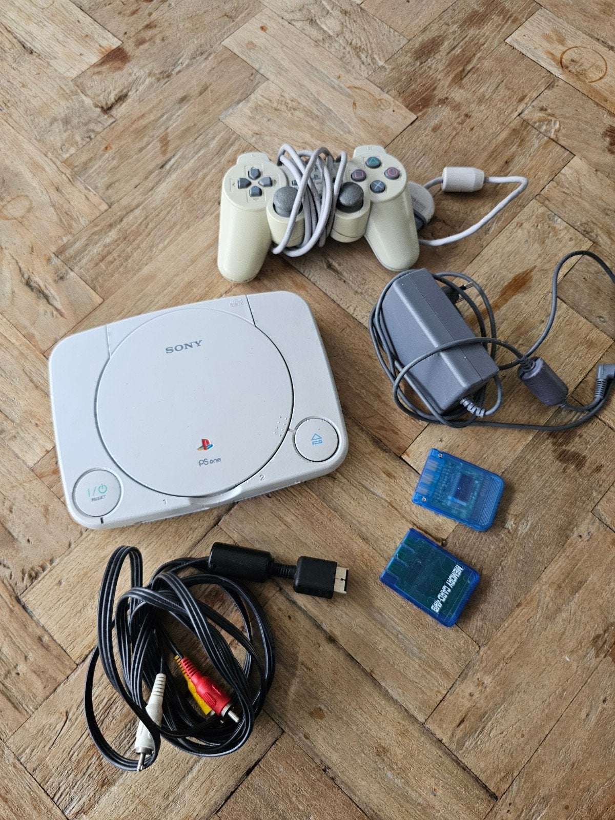 PS One console met 1 controller, Spelcomputers en Games, Ophalen, Gebruikt, Met 1 controller, Met games