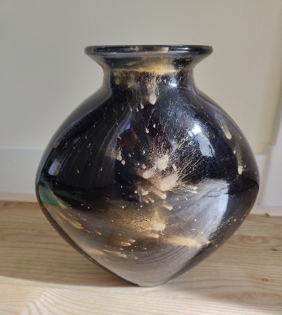 Vaas ovaalrond glas zwart met goudkleurige accenten 26 cm, Gebruikt, Zwart, Ophalen of Verzenden, Glas