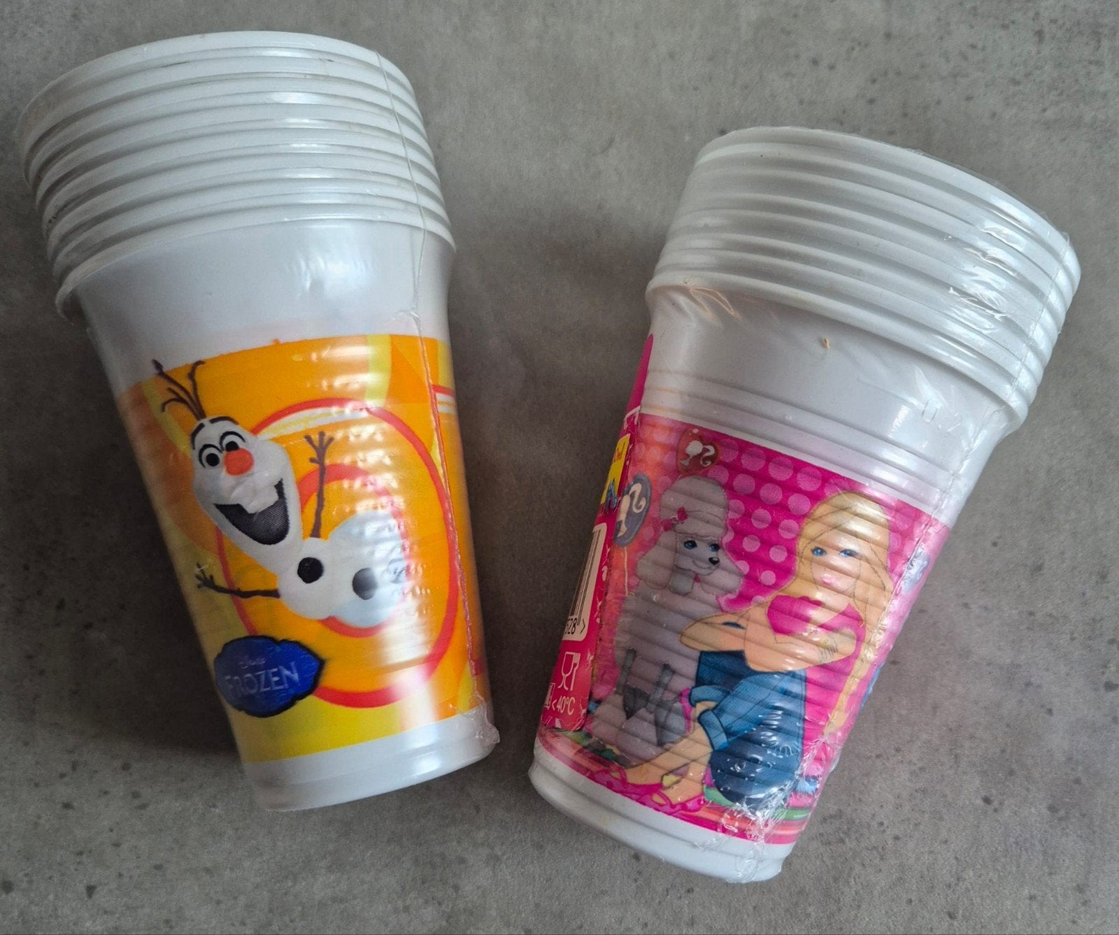 Barbie of Frozen bekers plastic - 8 stuks, Ophalen, Nieuw, Feestartikel, Verjaardag