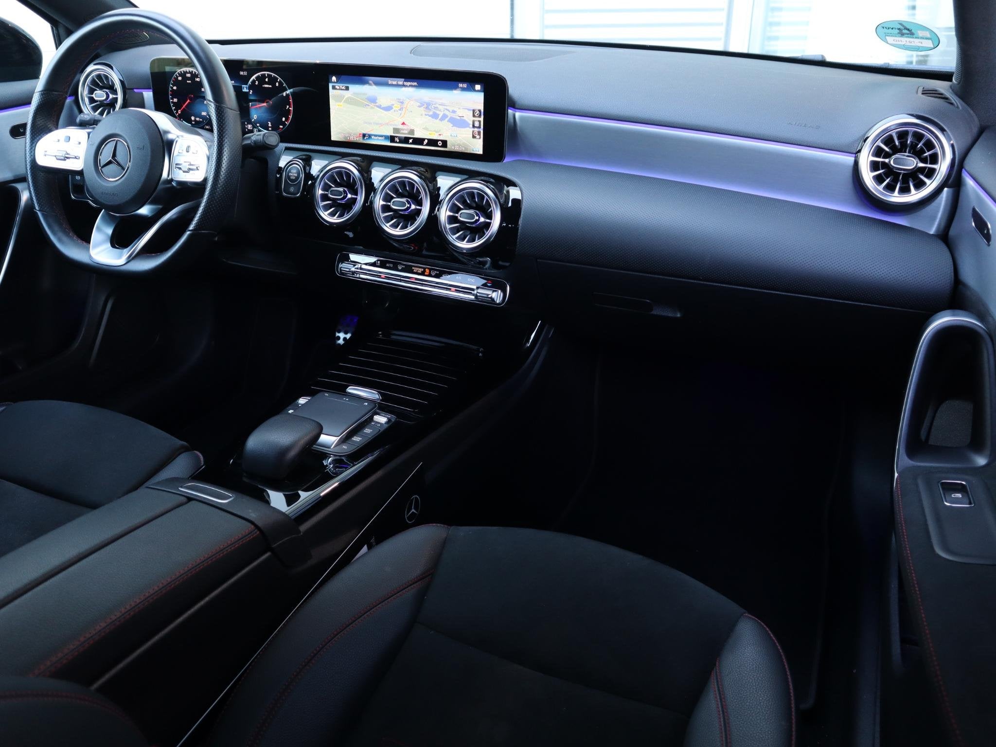 Mercedes-Benz A-klasse 180 Business Solution AMG l Nightpakk, Auto's, Dealer onderhouden, Gebruikt, 4 cilinders, Blauw