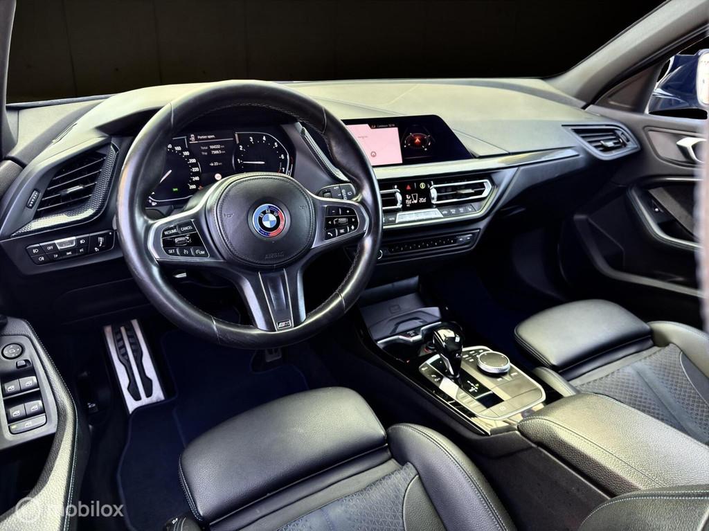 BMW 1-serie 118i M Sport |Cruise |Stoelverwarming |CarPlay, Auto's, BMW, Achterwielaandrijving, Gebruikt, Leder en Stof, Wit