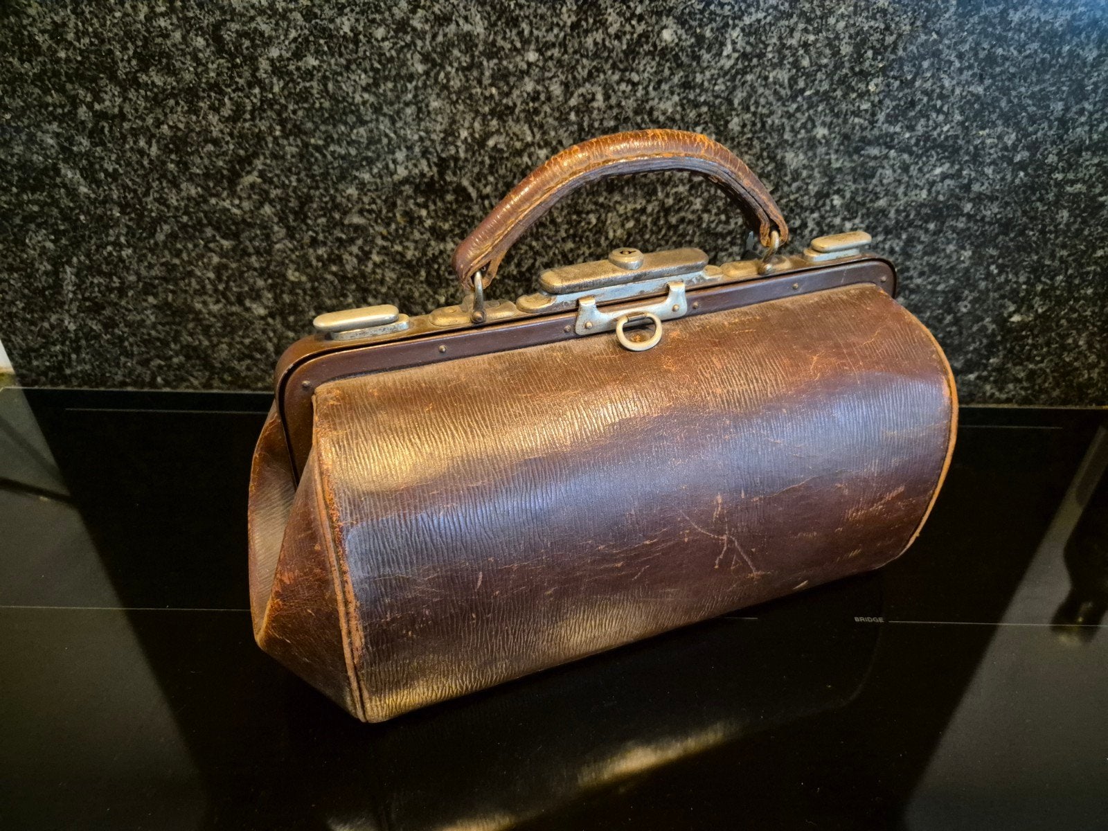 Antieke leren dokterstas / vintage beugeltas, Antiek en Kunst, Ophalen