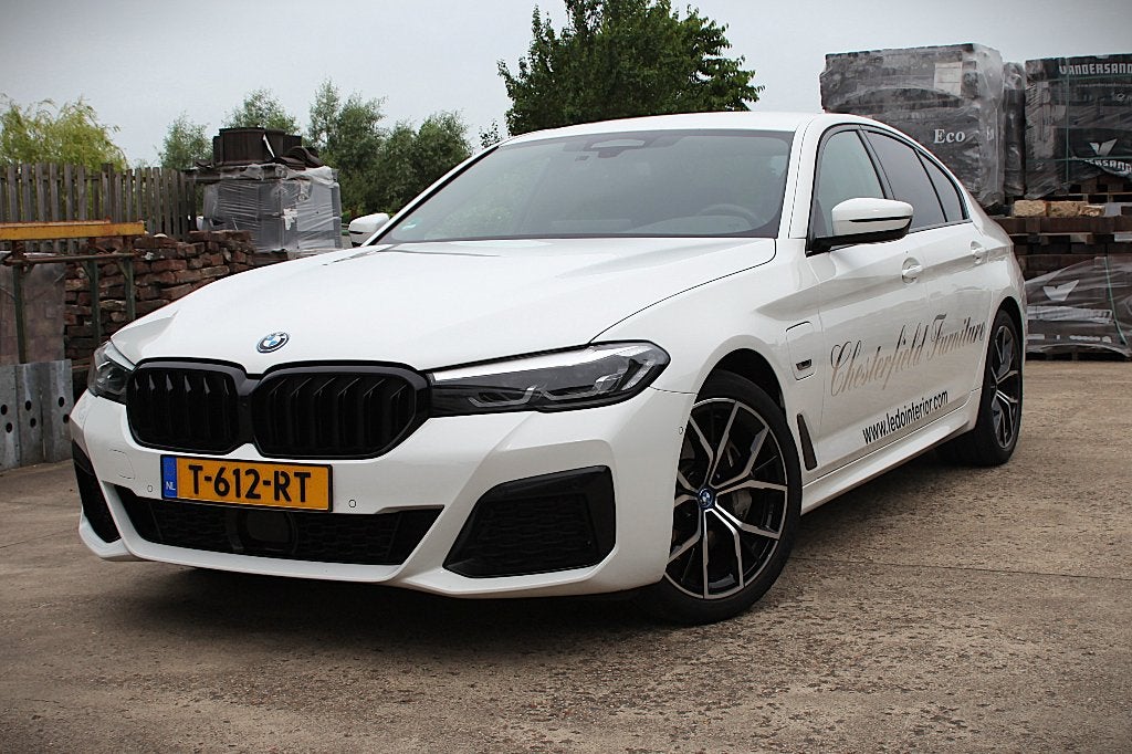 BMW 5-Serie 545e 394pk Xdrive Aut 2022 Wit, Auto's, BMW, Automaat, Euro 6, 394 pk, 2000 kg