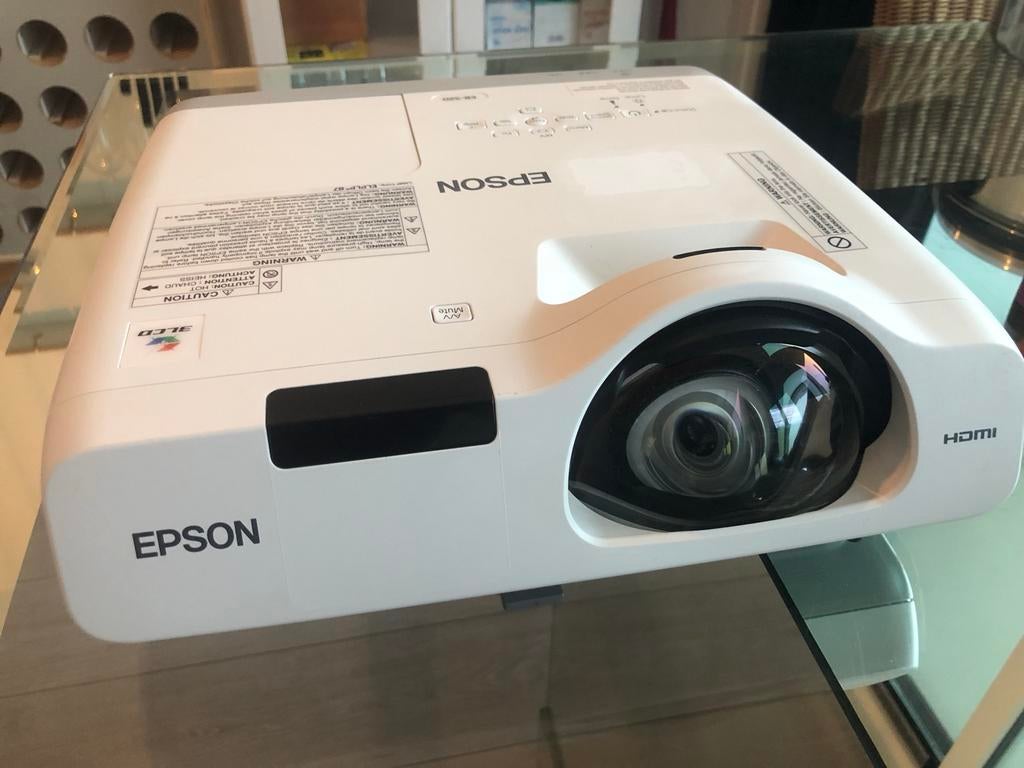 Mooie nette Epson EB530 Short Throw beamer, Ophalen of Verzenden, Zo goed als nieuw, LCD, Epson