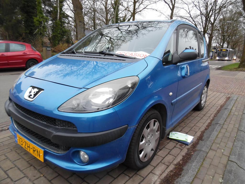 PEUGEOT 1007 1.6 16V SPORTY 2-TRONIC, Auto's, Peugeot, Automaat, Gebruikt, Zwart, 4 cilinders