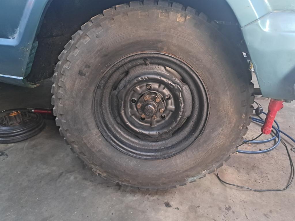 Gezocht, stalen velgen Jeep Wagoneer, Ophalen, 15 inch, Zomerbanden, Velg(en)