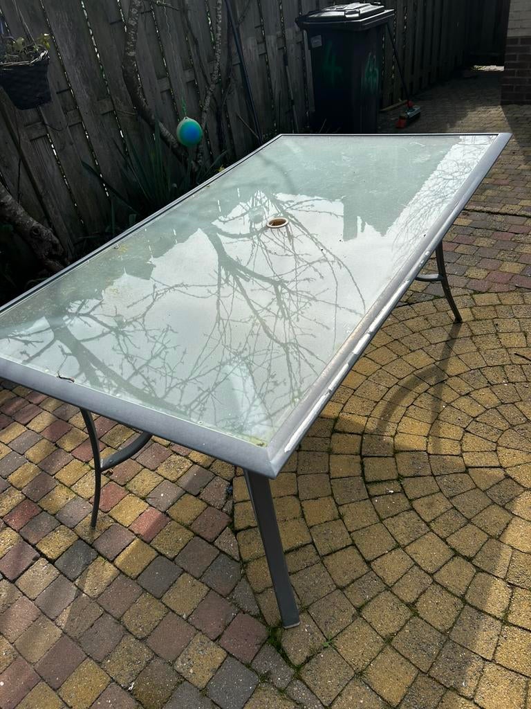 Tuın tafel grijs antraciet met parasol gat, Tuin en Terras, Tuintafels, Gebruikt, Rechthoekig, Aluminium, Ophalen
