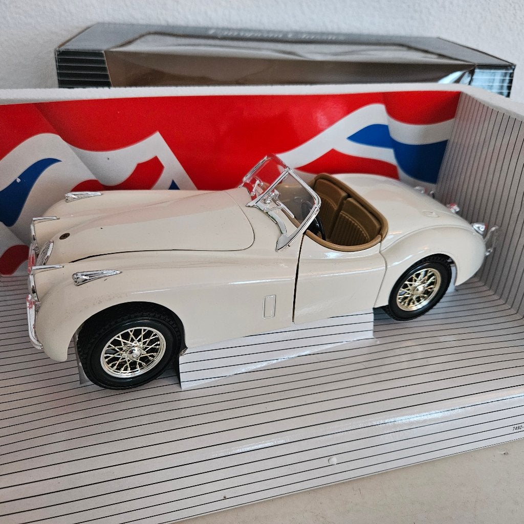 ERTL: JAGUAR XK120 1948, Hobby en Vrije tijd, Modelauto's | 1:18, Ophalen of Verzenden, Zo goed als nieuw, Auto, ERTL