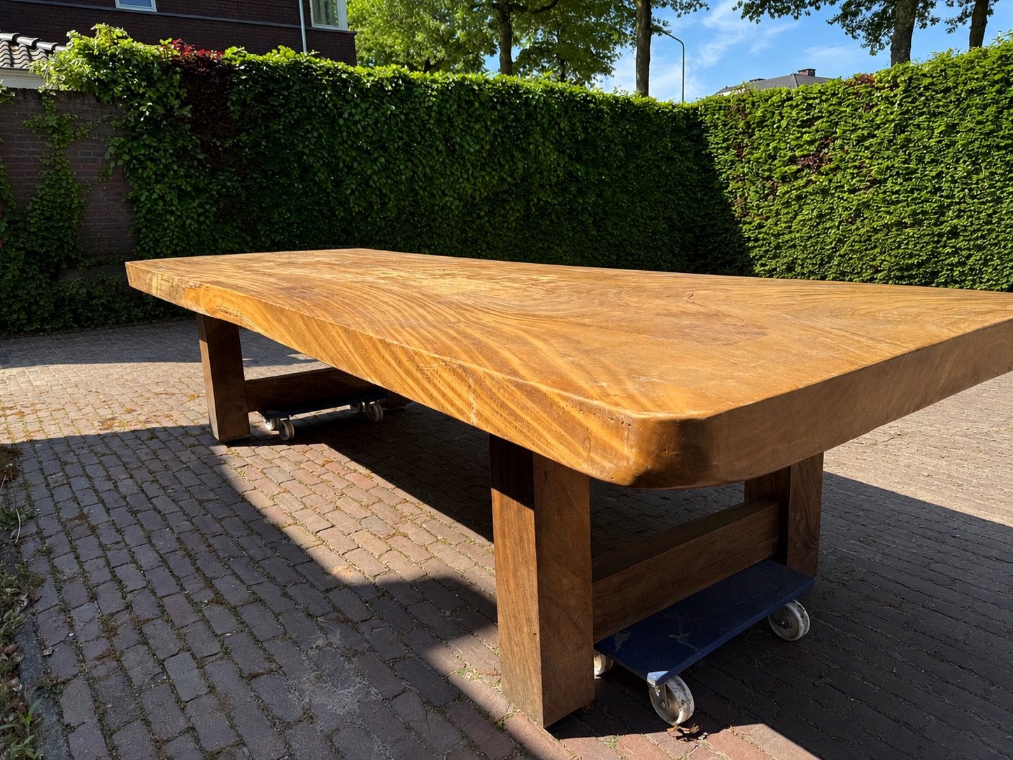 Unieke teakhouten tafel 350 x 136 cm. blad uit één stuk