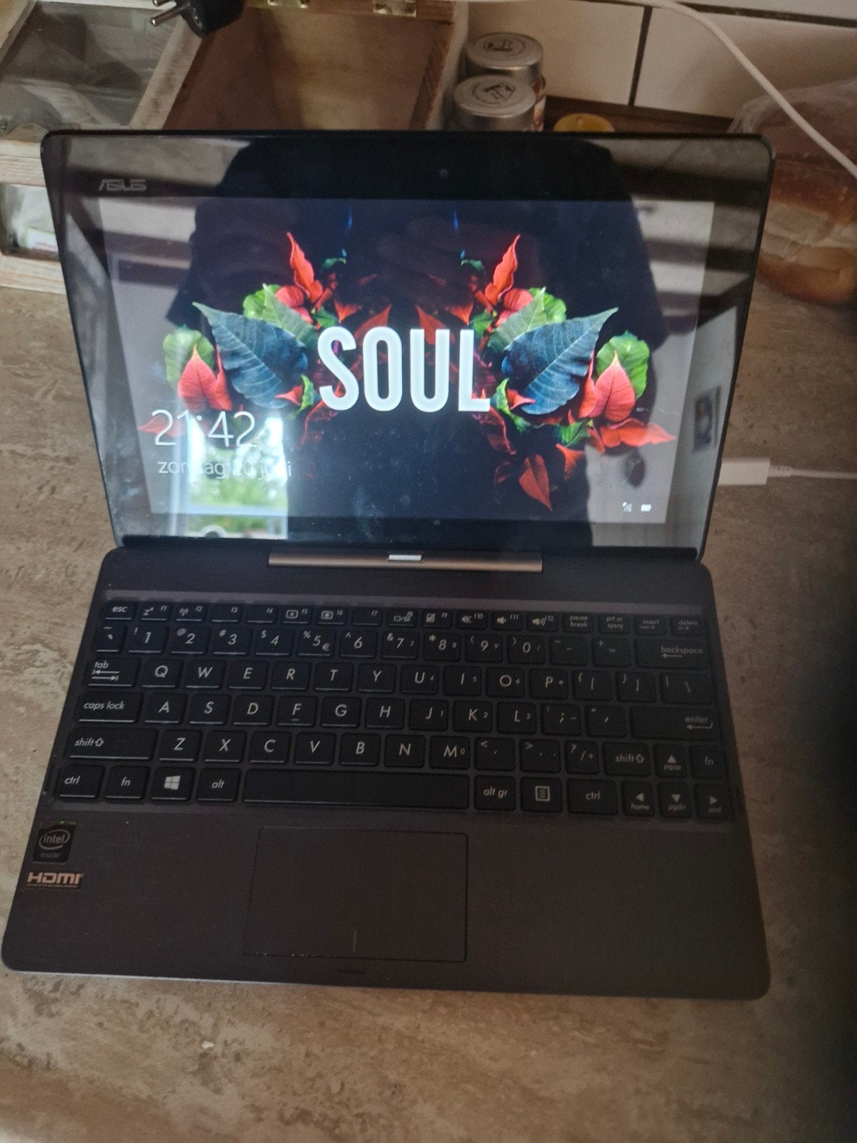 ASUS T100TAF-BING-DK001B 2-in-1 Laptop/Tablet, Gebruikt, Minder dan 4 GB, Qwerty, Intel Atom