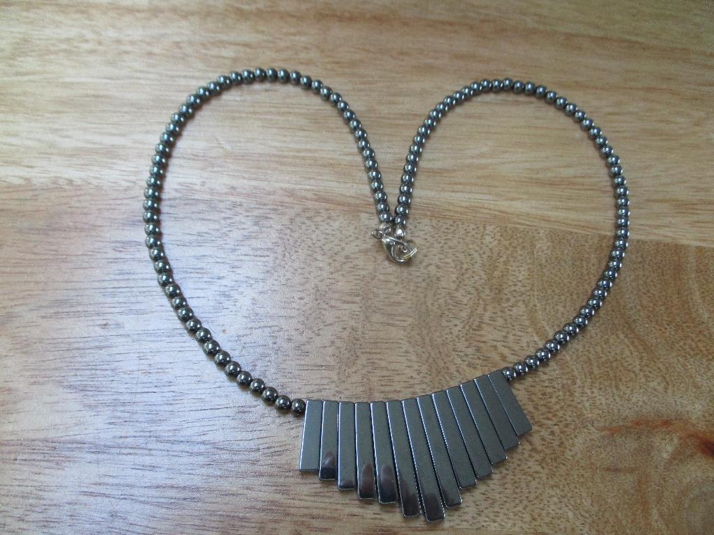 Hematiet steen ketting van 49 cm. lengte, kleur donkergrijs, Sieraden, Tassen en Uiterlijk, Kettingen, Verzenden, Zo goed als nieuw