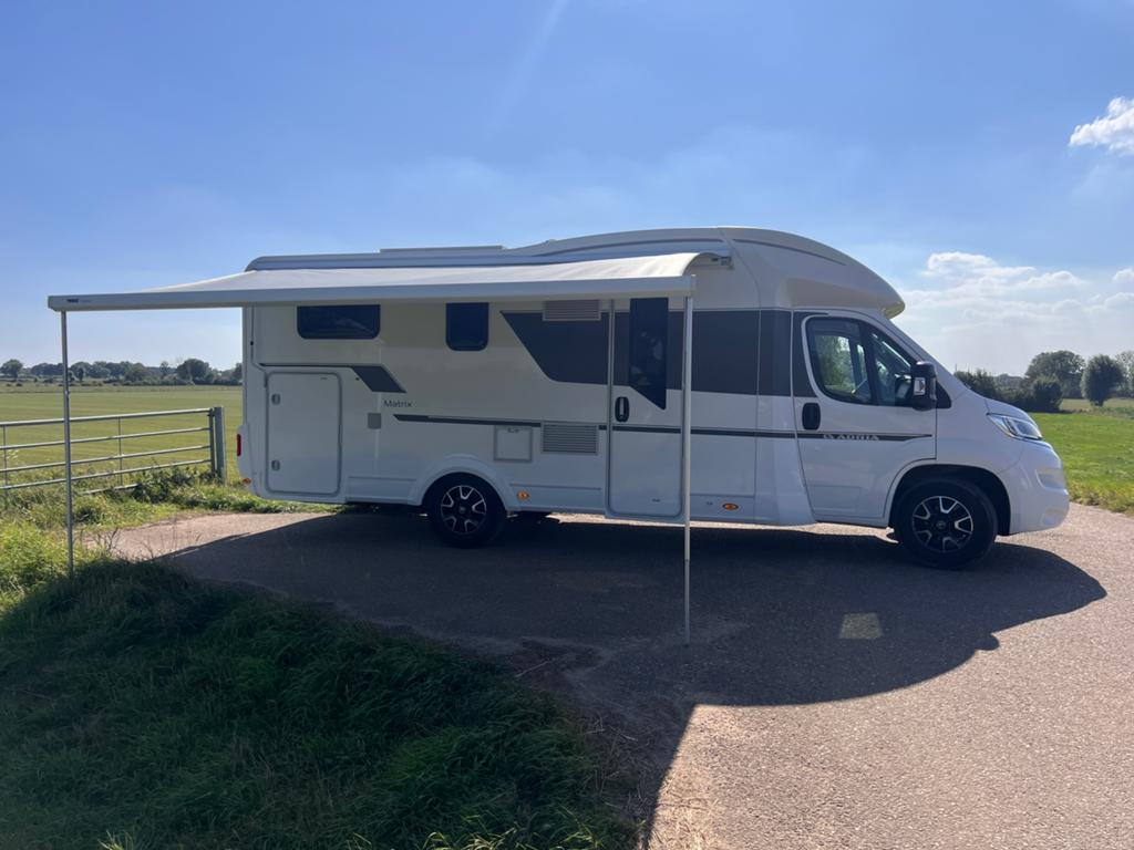 5 p camper:| Adria Matrix 670 | lengte bedden, Caravans en Kamperen, Ringverwarming, Koelkast, Adria, 7 tot 8 meter