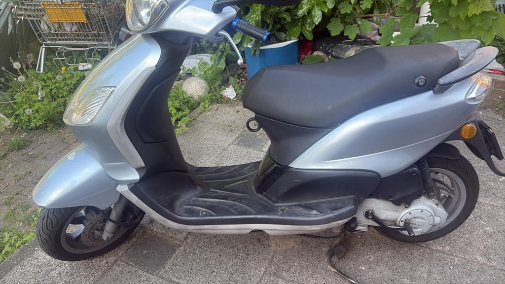 Nette Piaggio Fly 50cc Bromfiets - Gereviseerd Blok, Fietsen en Brommers, Scooters | SYM, Ophalen, Zo goed als nieuw