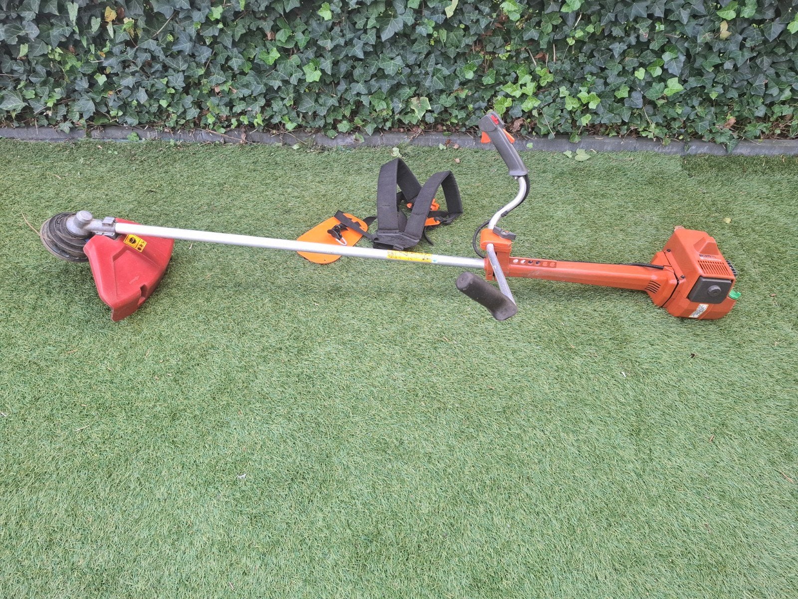 ✅️ Husqvarna 235 bosmaaier met stihl harnas, Tuin en Terras, Ophalen, Benzine, Gebruikt, Husqvarna / stihl