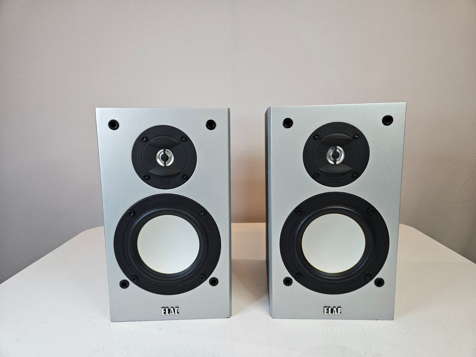 ELAC 101 II Boekenplank Luidsprekers - Zilver/Zwart, Gebruikt, ELAC ELECTROACUSTIC GMBH, Ophalen of Verzenden, Minder dan 60 watt