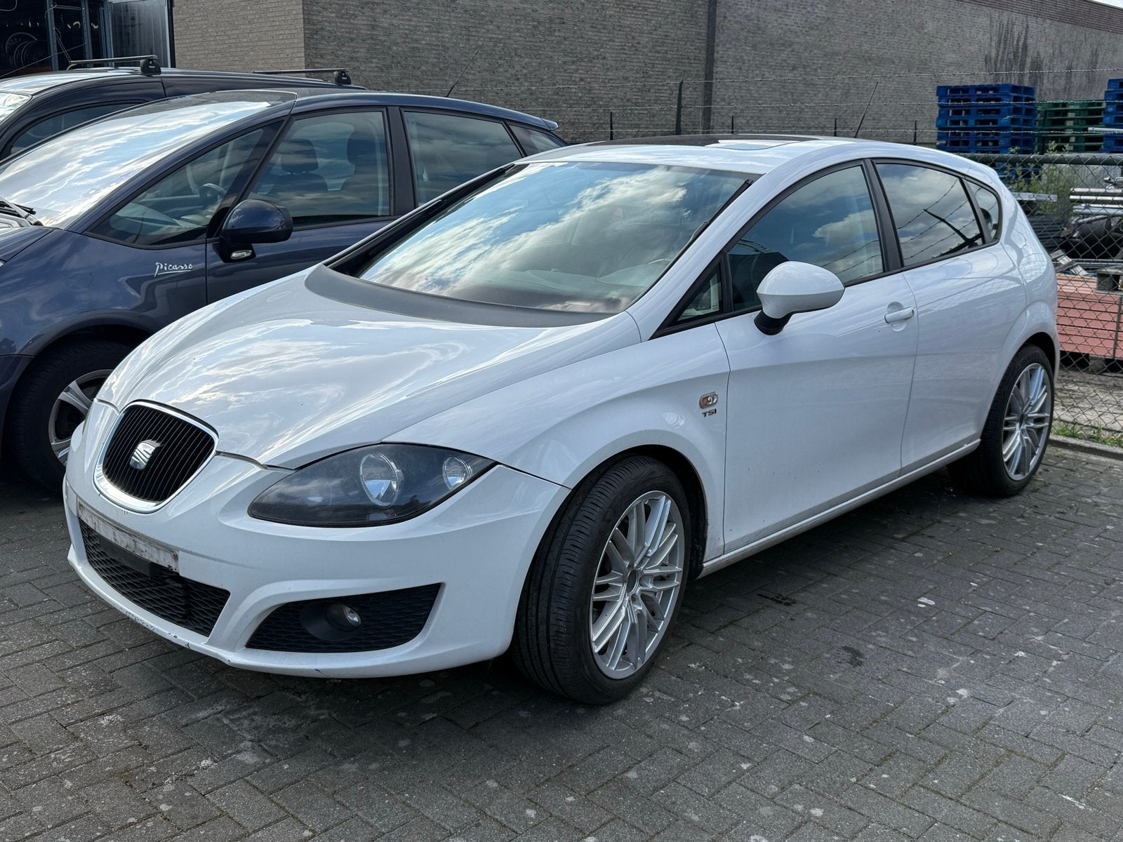 Seat leon 1.2tsi wit leder handbak belgie, Auto's, Zwart, 4 cilinders, Leon, Wit