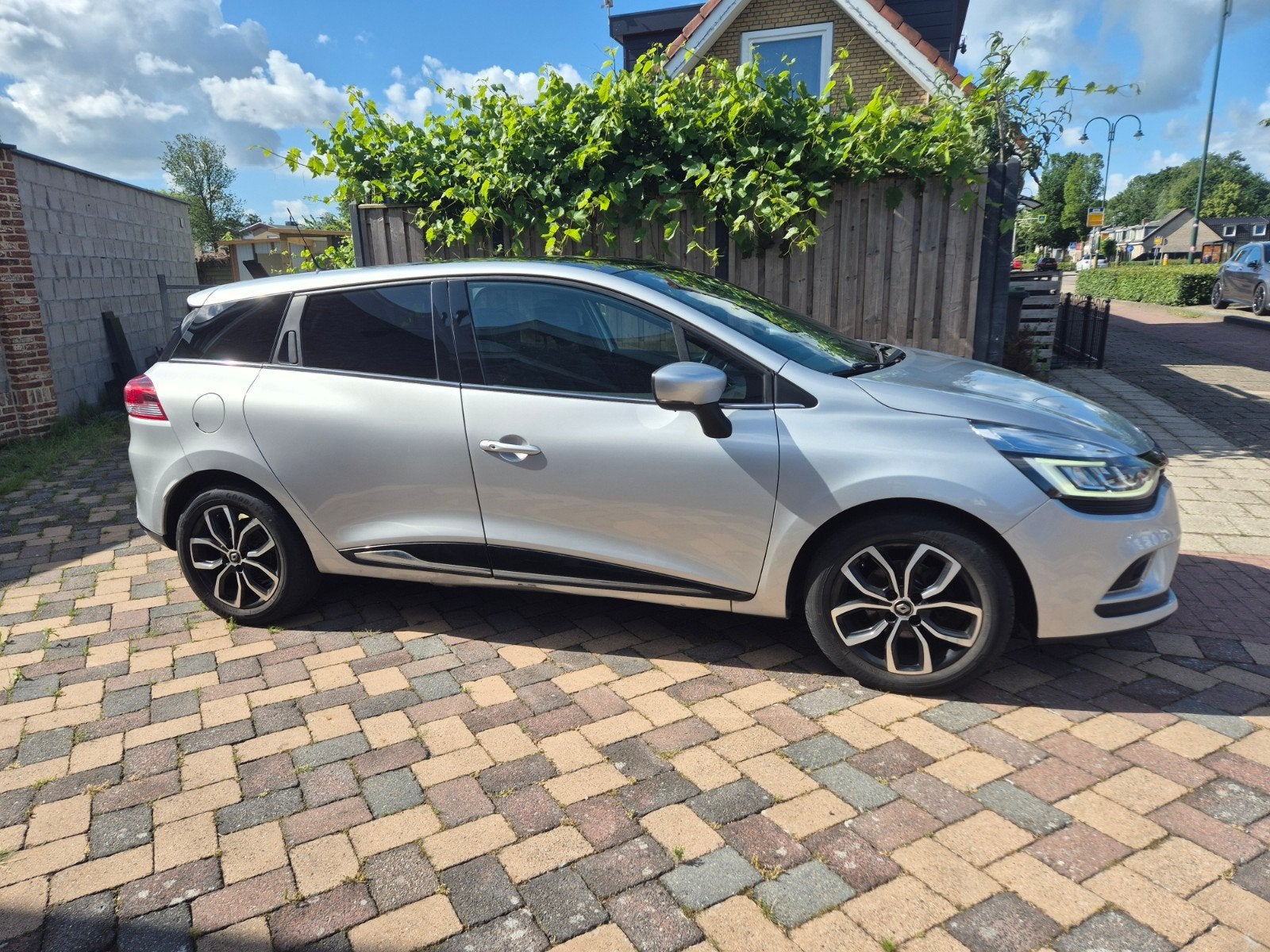 Renault Clio Estate TCe 90pk 2019, Voorwielaandrijving, 898 cc, 1098 kg, Leder en Stof