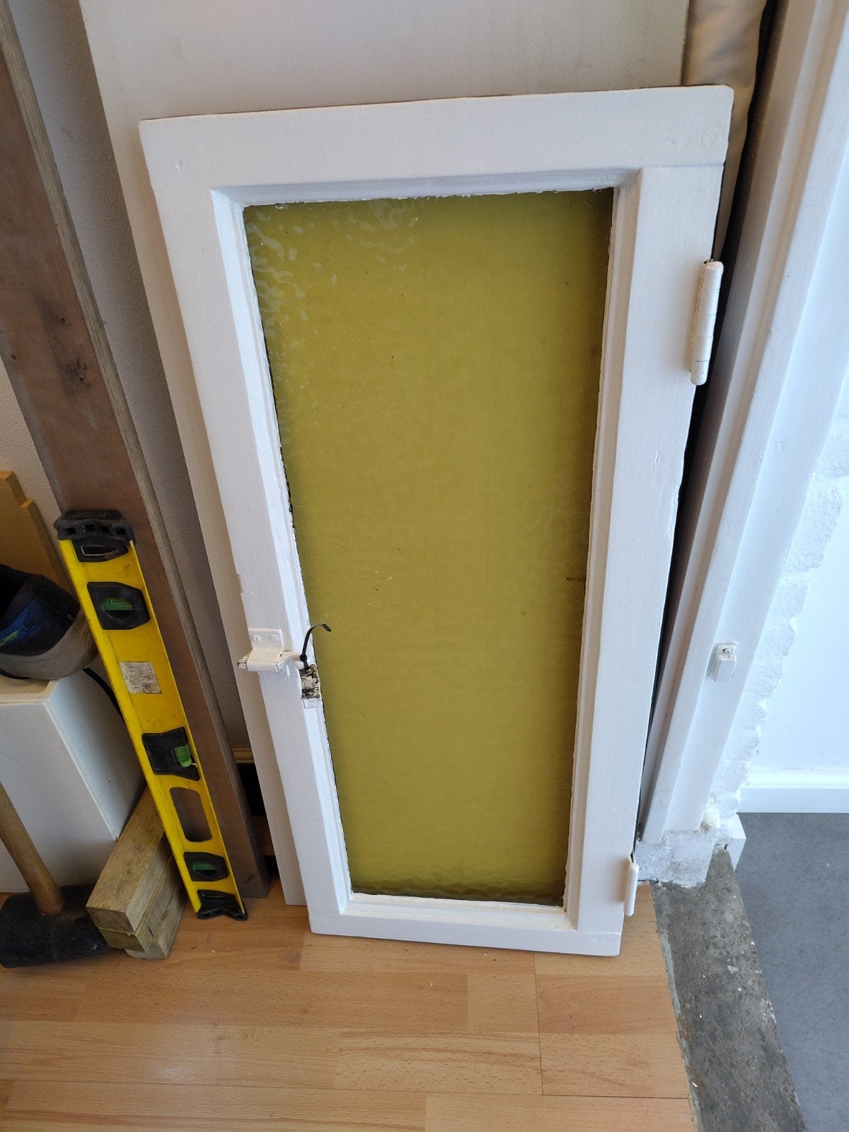 Gebruikt buitenkozijn met geel glas, Doe-het-zelf en Verbouw, Ophalen, Gebruikt, Minder dan 80 cm, Minder dan 80 cm