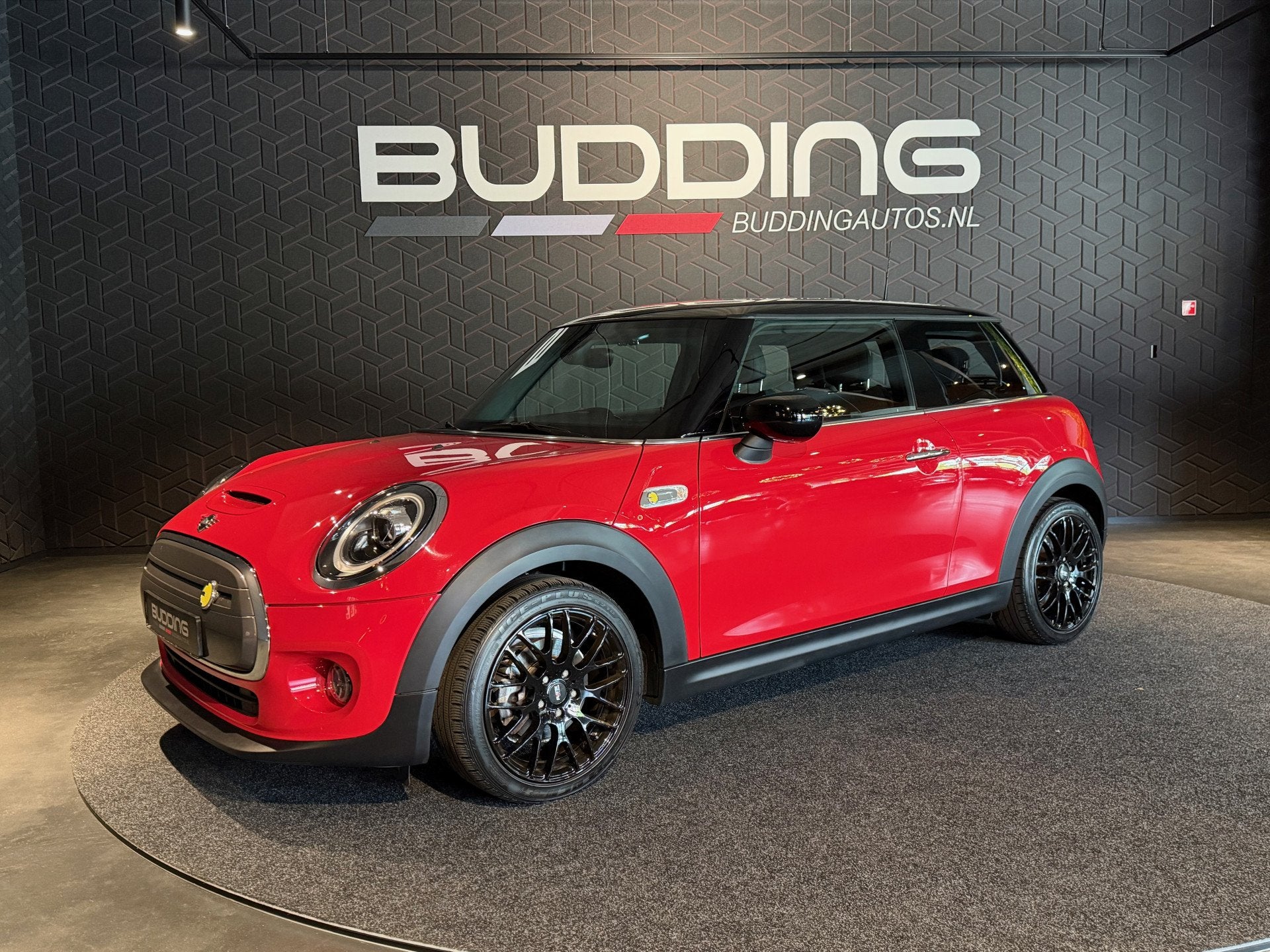 MINI Electric Essential 33 kWh | Camera | CarPlay |, Stof, Gebruikt, 1340 kg, Mini Electric