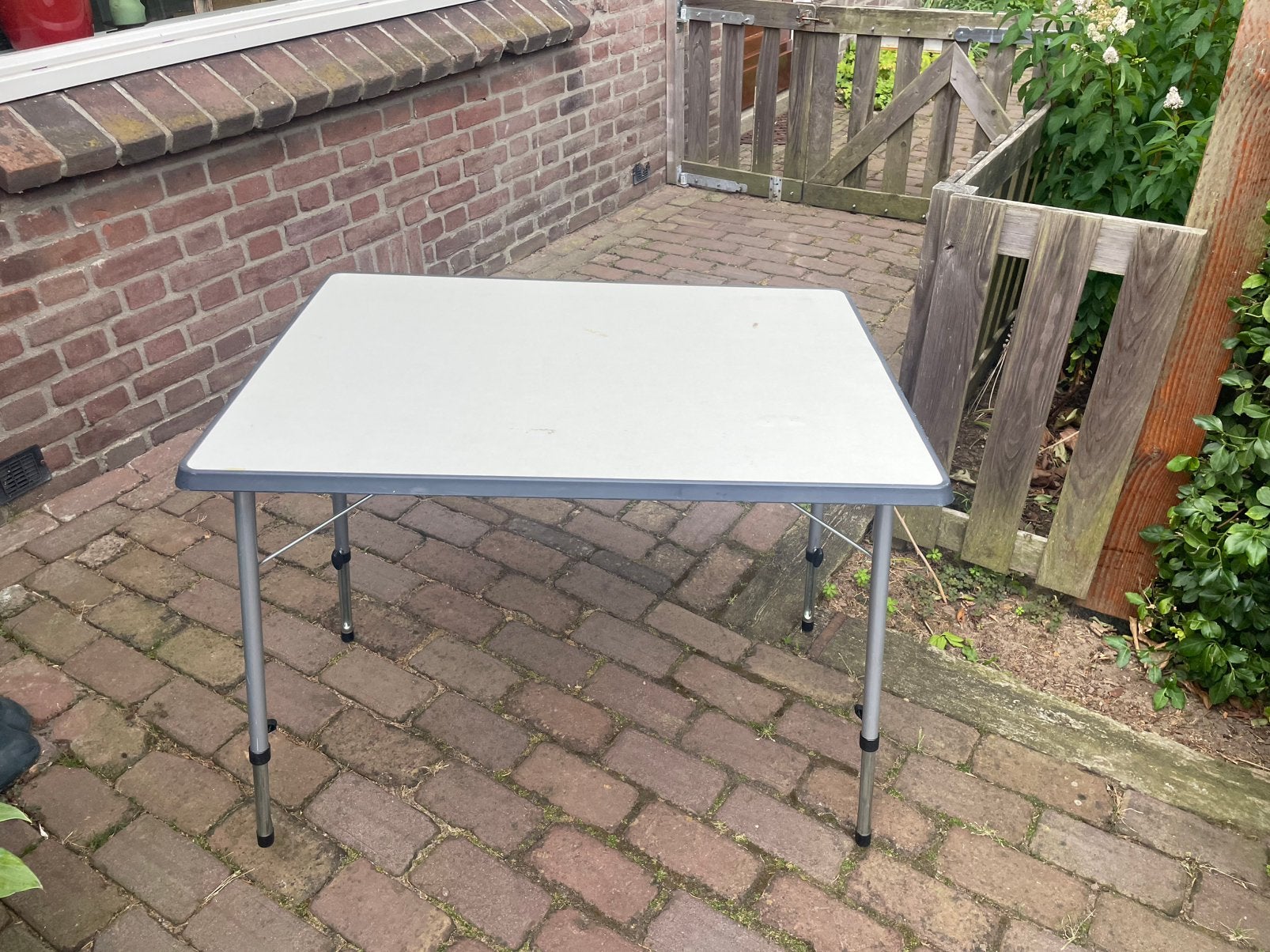 Campingtafel, Caravans en Kamperen, Kampeermeubelen, Ophalen of Verzenden, Gebruikt, Campingtafel