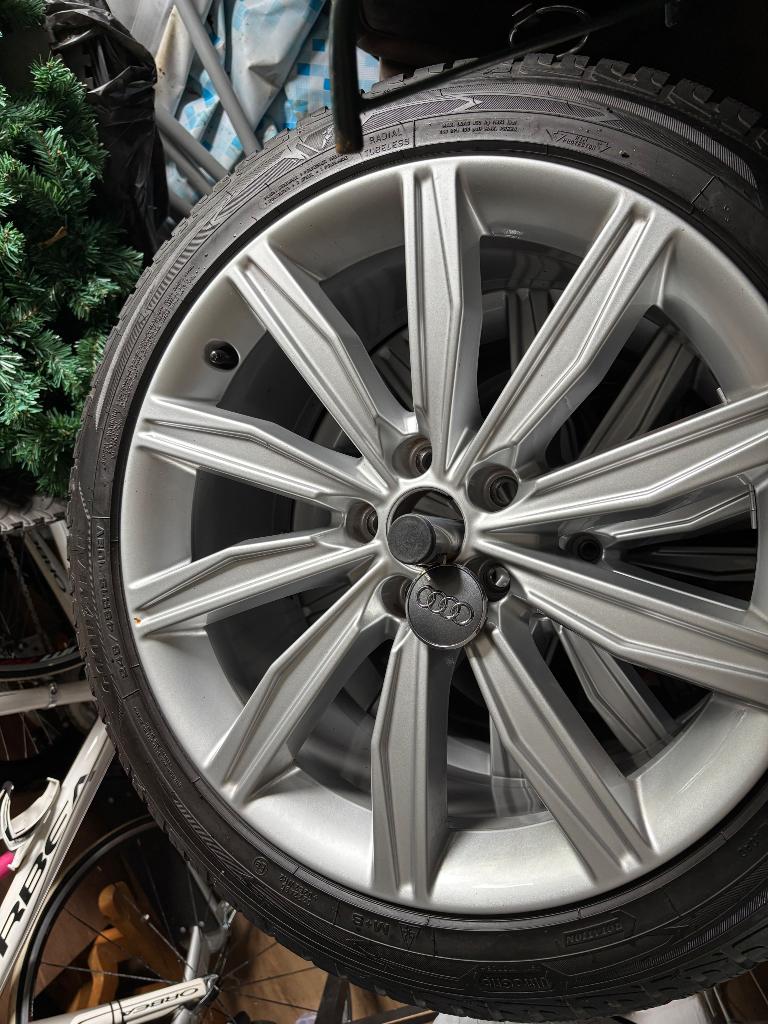 Velgen met winterbanden Audi A6 C8, Auto-onderdelen, Banden en Velgen, Velg(en), Winterbanden, Personenwagen, Ophalen
