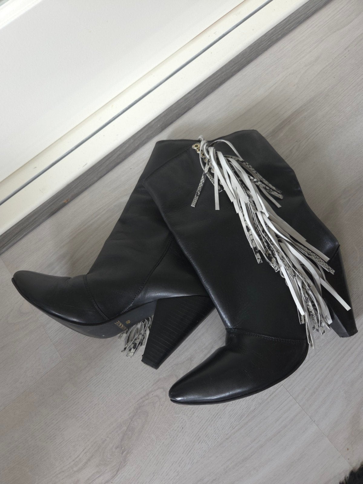 Nikkie zwarte laarzen met franjes, Kleding | Dames, Schoenen, Zwart, Lage of Enkellaarzen, Ophalen of Verzenden, Zo goed als nieuw