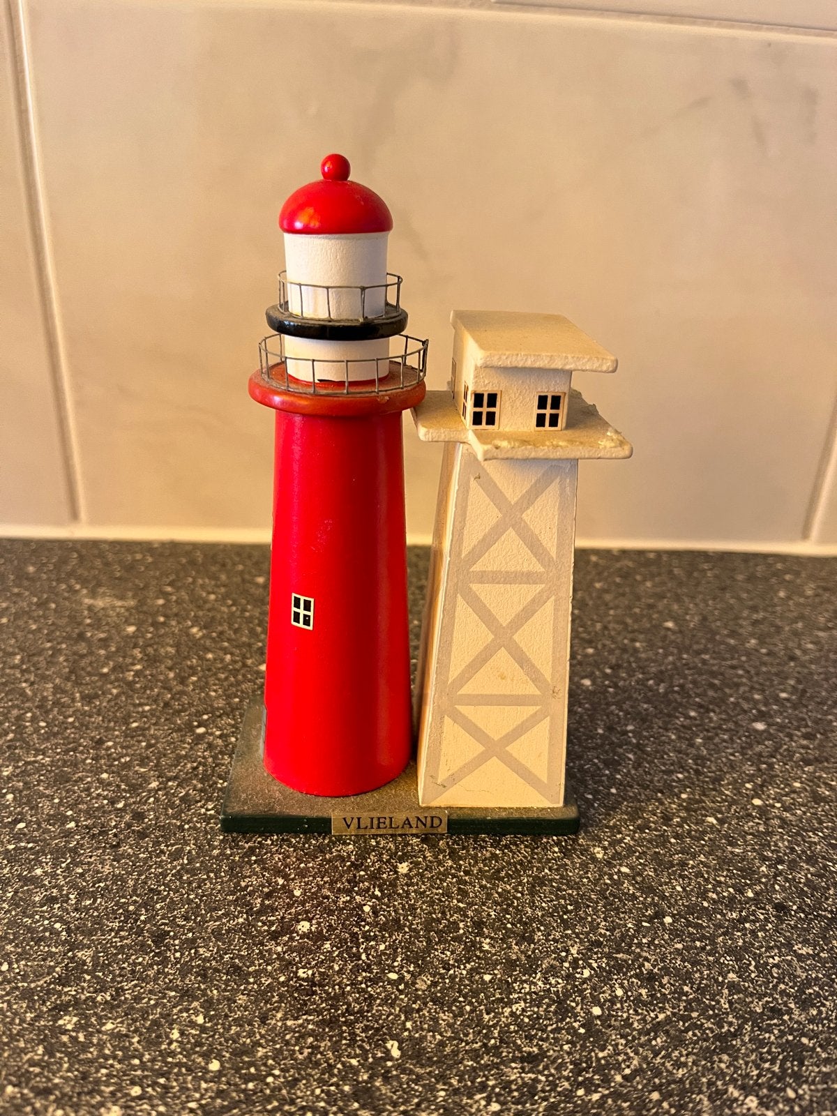 Vlieland vuurtoren miniatuur, Ophalen of Verzenden, Zo goed als nieuw