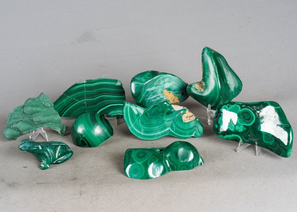collectie diverse gepolijst Malachiet 9 stuks oa kikker, Ophalen of Verzenden, Mineraal