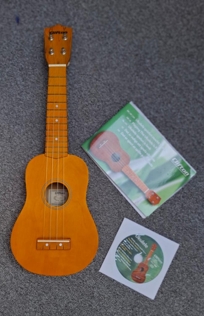 Clifton Sopraan Ukulele Set - Nieuwstaat met boek en CD, Ophalen of Verzenden, Zo goed als nieuw, Overige typen
