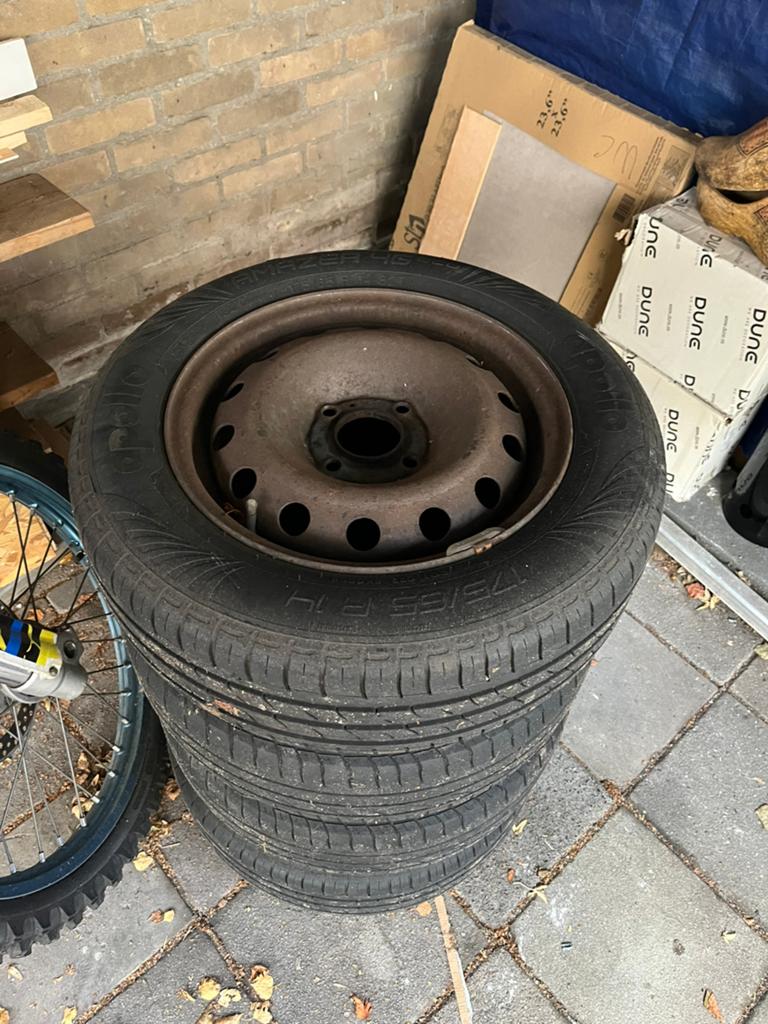 Zomerbanden peugeot 206 175/65r14, Ophalen, Zo goed als nieuw