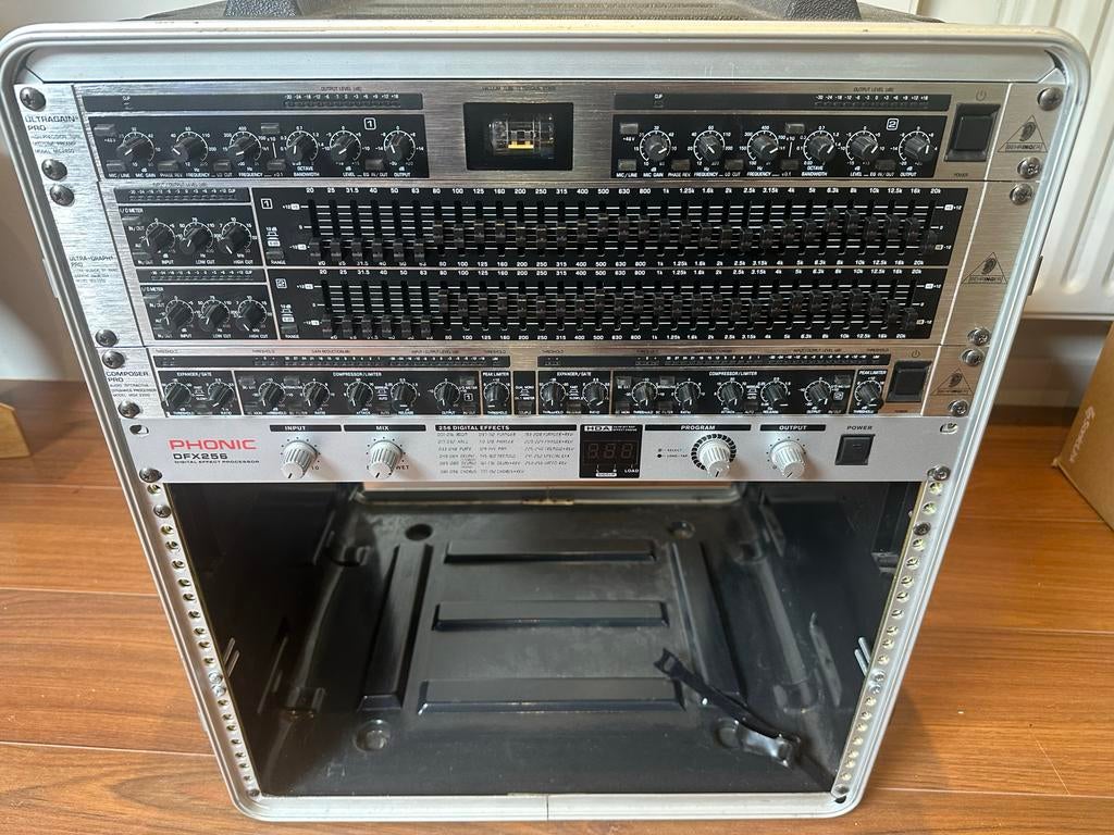 Professionele geluidsinstallatie in flightcase, Muziek en Instrumenten, Mengpanelen, Ophalen of Verzenden, Gebruikt, Minder dan 5 kanalen