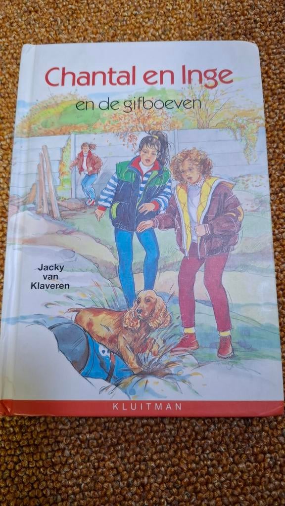 J. van Klaveren - Chantal en Inge en de gifboeven, Boeken, Ophalen of Verzenden, Zo goed als nieuw, J. van Klaveren, Fictie algemeen