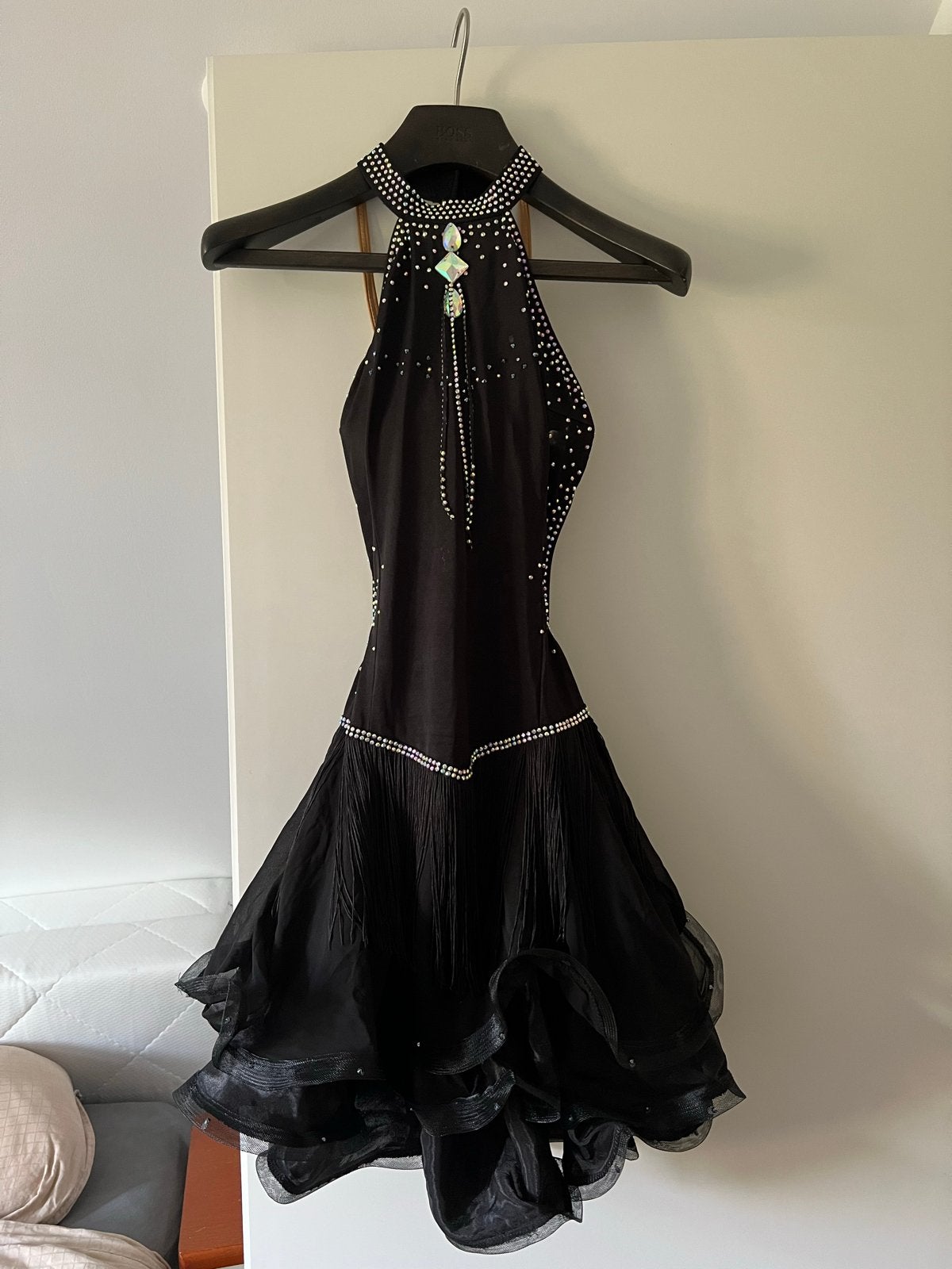 Zwarte Latin dansjurk met strass, fringe en zwierende rok, Ophalen of Verzenden, Nieuw