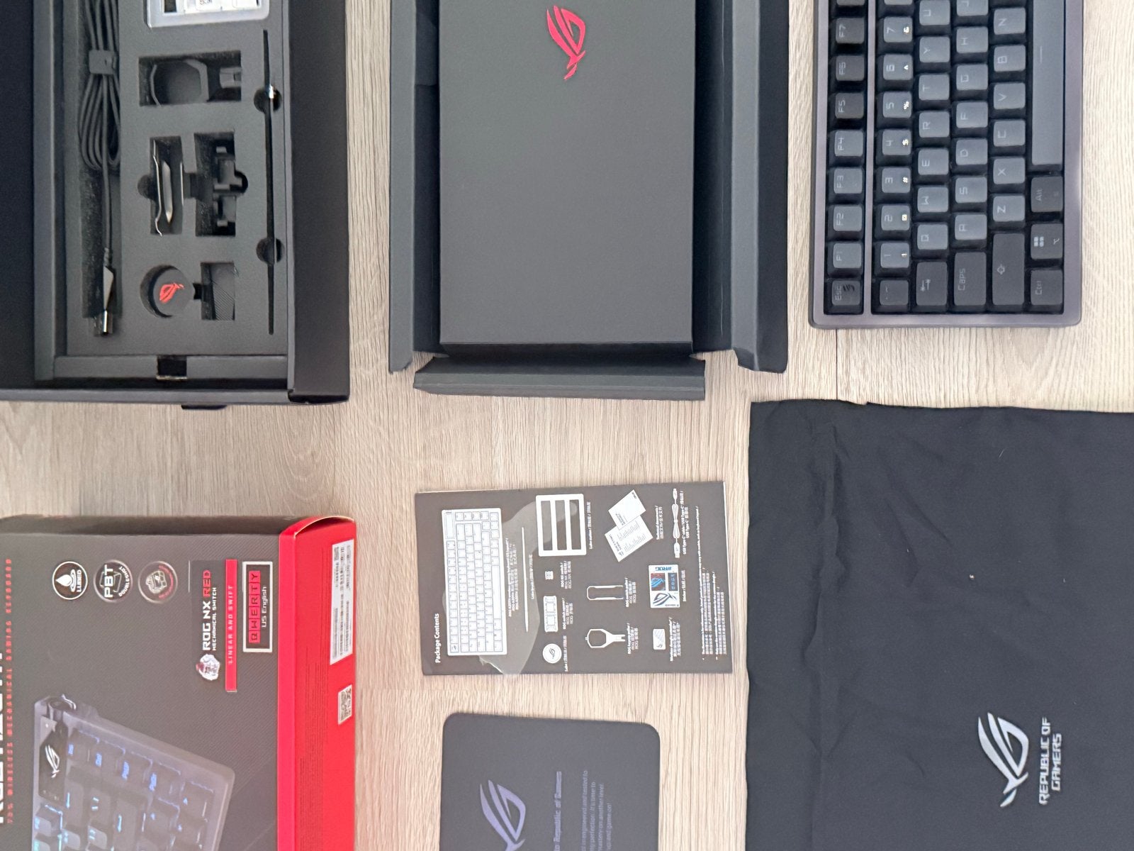 Foto 5 van ASUS ROG AZOTH Gaming Toetsenbord - Zo goed als nieuw