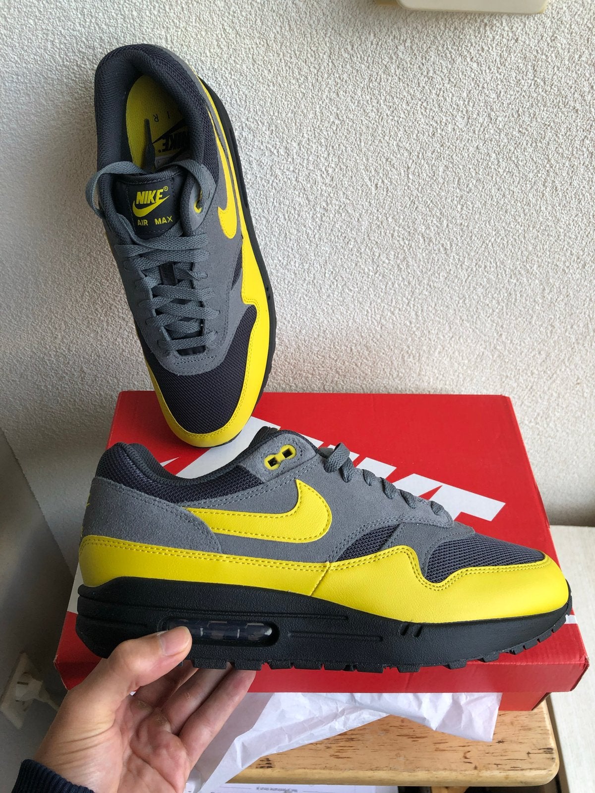 Nike Air Max 1 ESS Anthracite/Bright Citron Maat 43, Kleding | Heren, Overige kleuren, Nieuw, Ophalen of Verzenden, Sneakers of Gympen