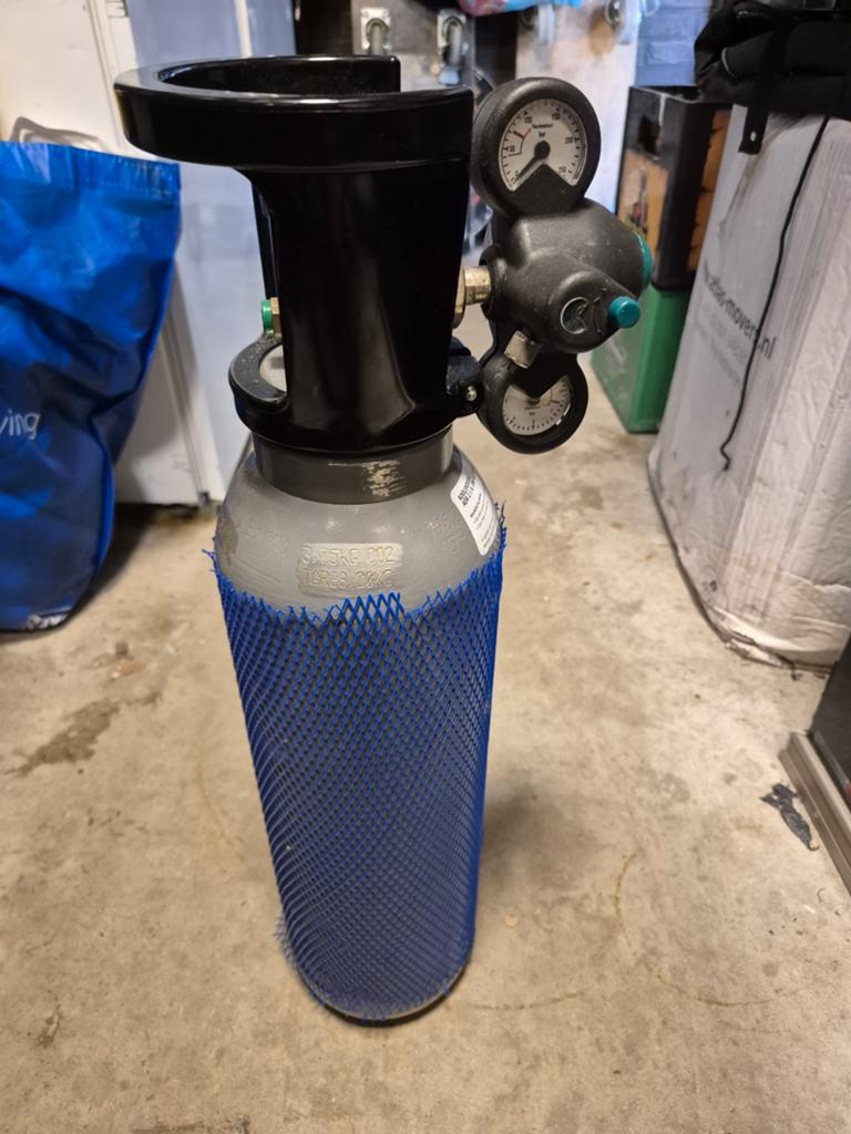 Co2 gasfles met drukregelaar aquarium, Ophalen