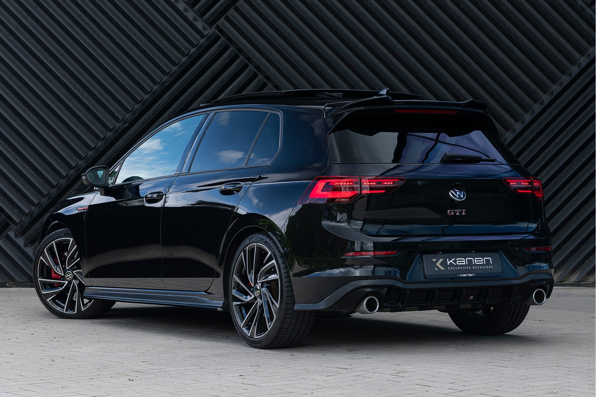 Volkswagen Golf 2.0 TSI GTI ACC Pano IQ Light HarmanK Ambien, Auto's, 12 maanden, Stof, Gebruikt, Zwart