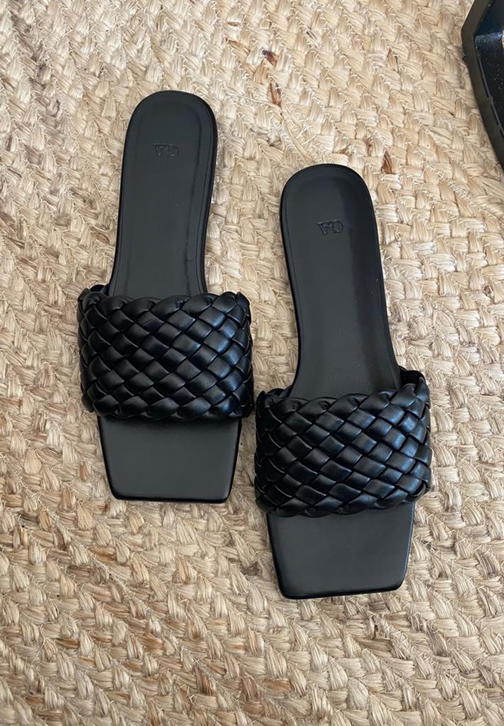 NIEUW..leuke slippers van C&A..mt:40, Slippers, B, Zwart, Nieuw